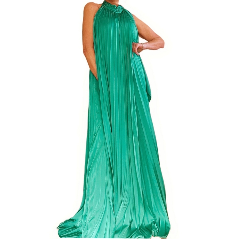 Mac Duggal Beautiful Long Green Pleated Halter Maxi Backless Trapeze Dress